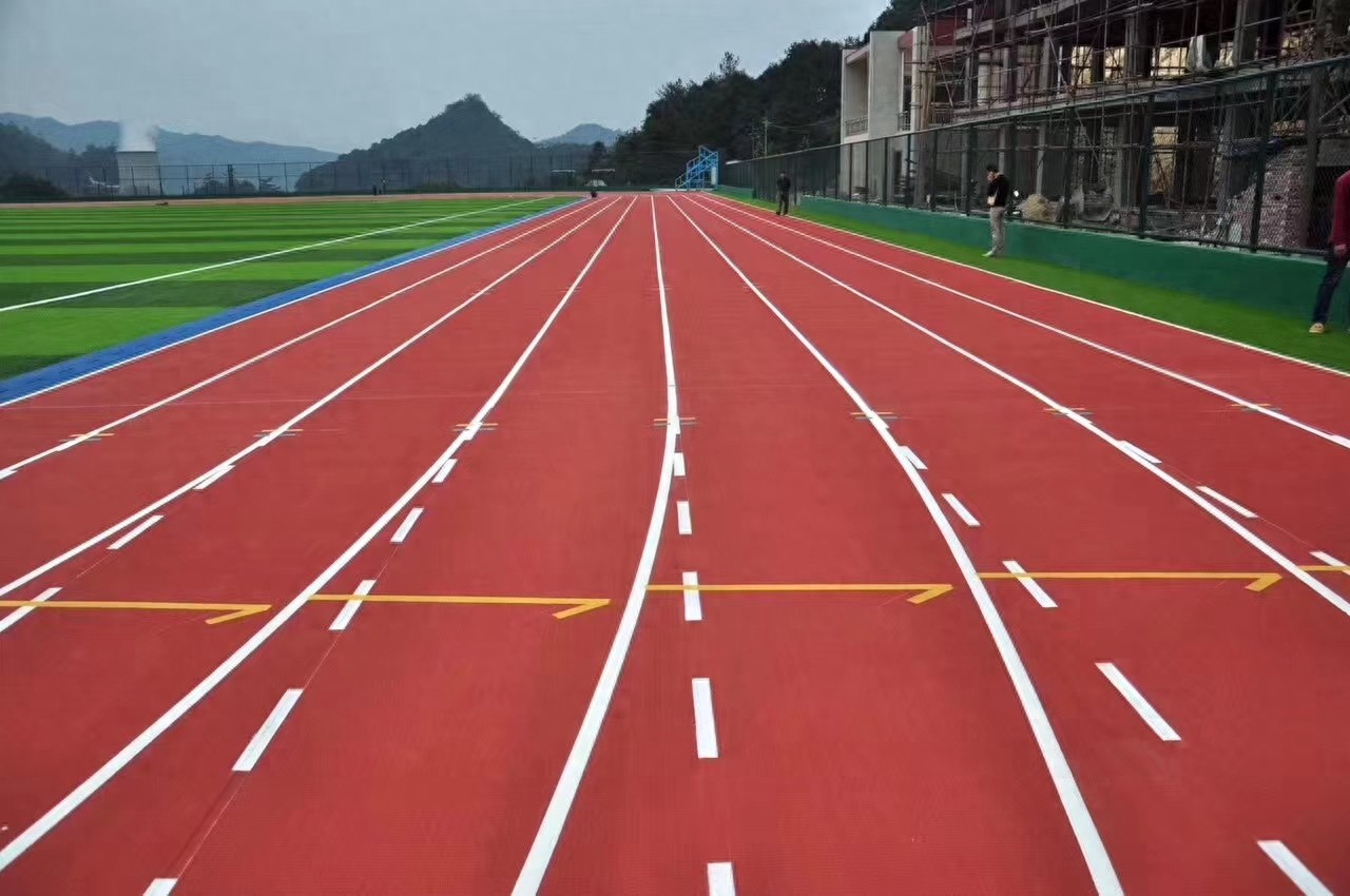 透气性塑胶跑道价格_标准400米预制型塑胶跑道价格_聚氨酯材料成本分析